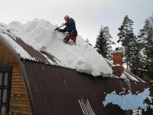 Фото Чистка кровли от снега