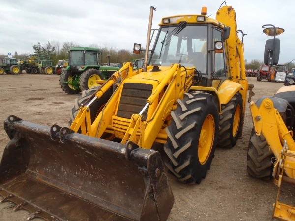 Фото Аренда экскаватора-погрузчика JCB 4CX, Услуги экскаватора погрузчика